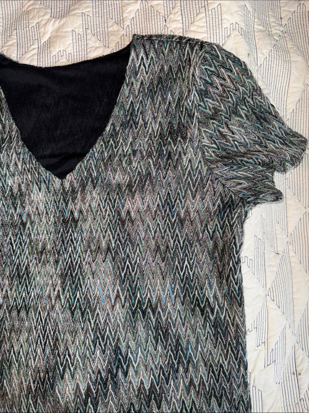 Medium Textured Green & Blue V-Neck Zigzag Pattern Top